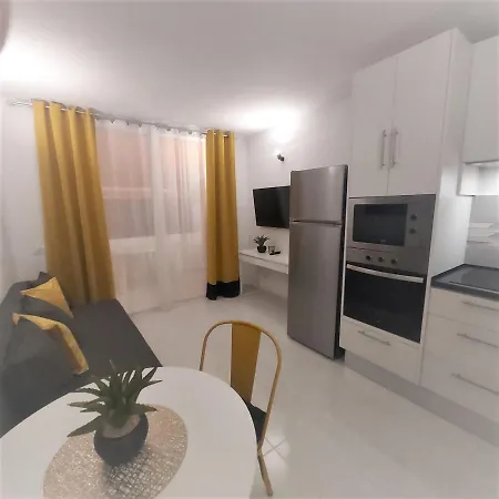 Apartment Ricky Place - Chaparral Complex *