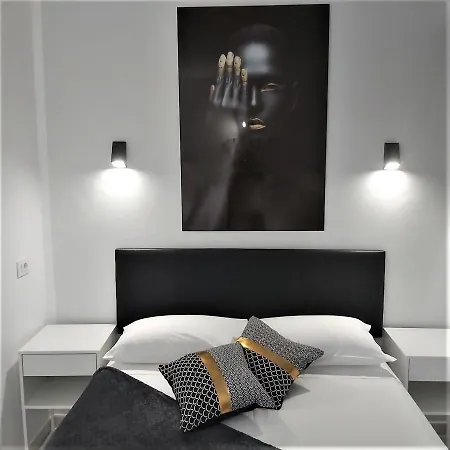 Ricky Place - Chaparral Complex Apartment