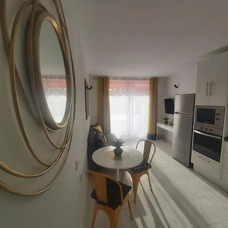 Ricky Place - Chaparral Complex Apartment *